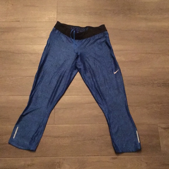 Brand new blue nike printed relay crop tight - Picture 2 of 8